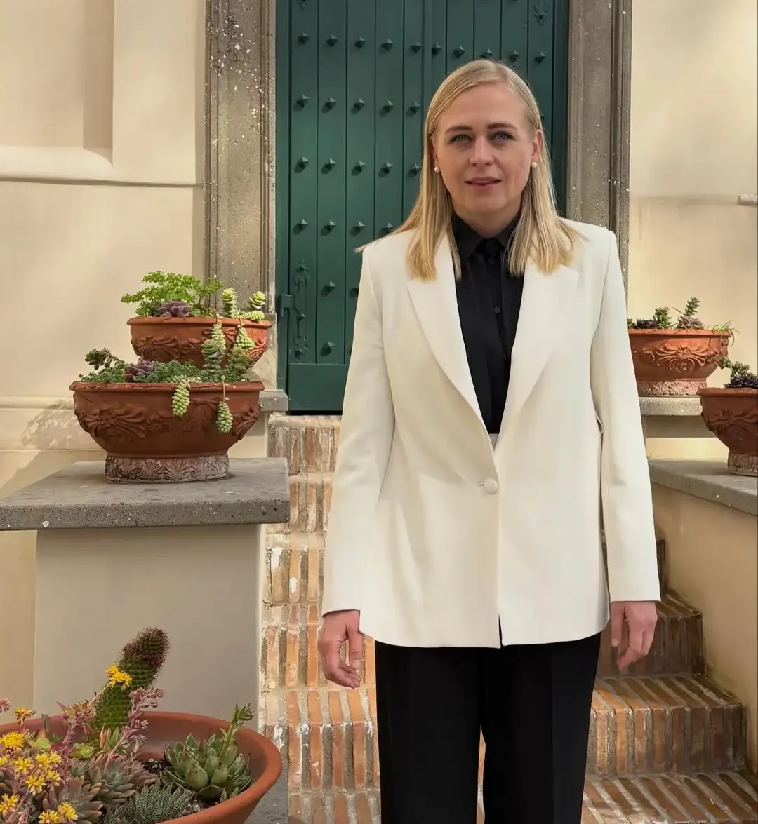 Kuka on Elina Valtonen? Elämä, ura ja perhe