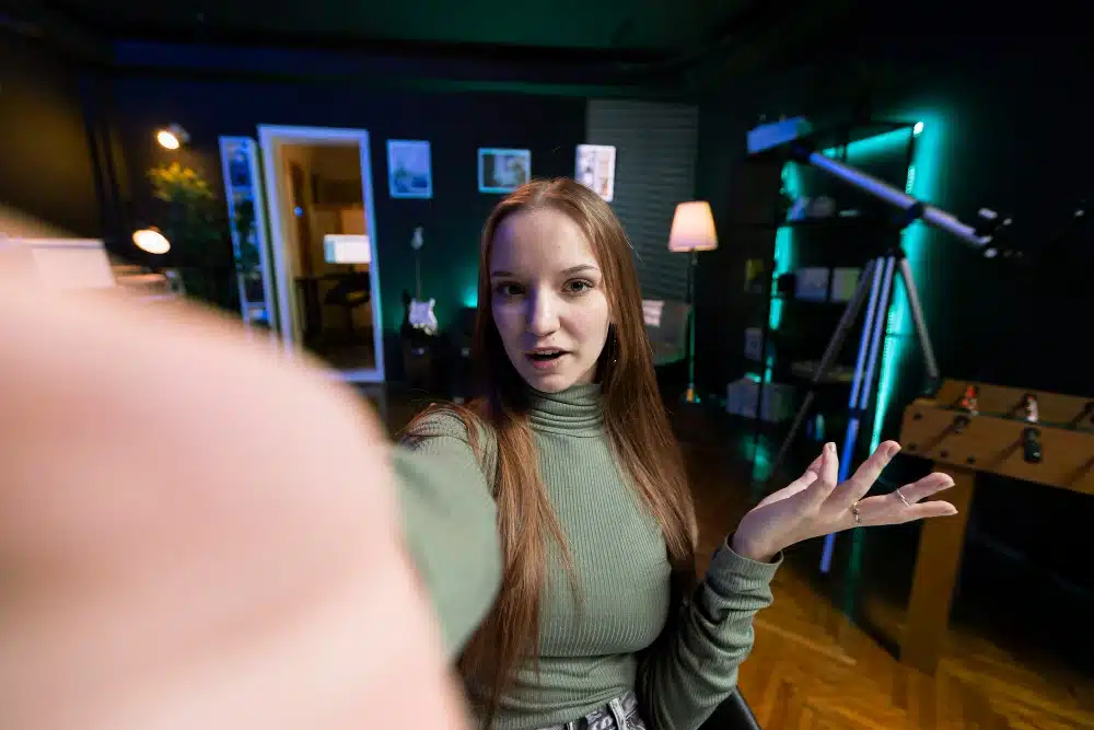 Viraali-ilmiöt, jotka koukuttavat: Mikä pitää meidät hereillä yömyöhään?